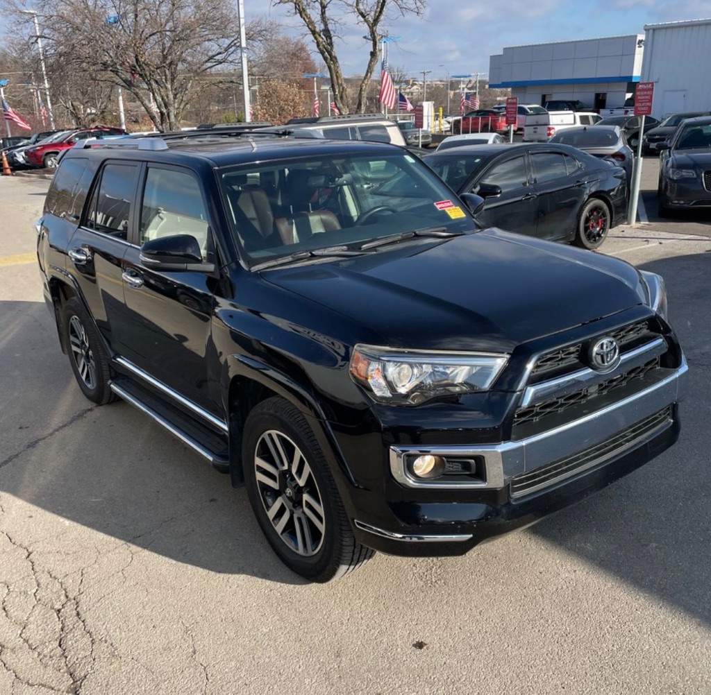 2016 Toyota 4Runner Limited's photo