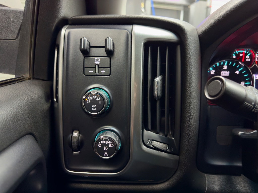 2018 Chevrolet Silverado 1500 LT - Photo 25
