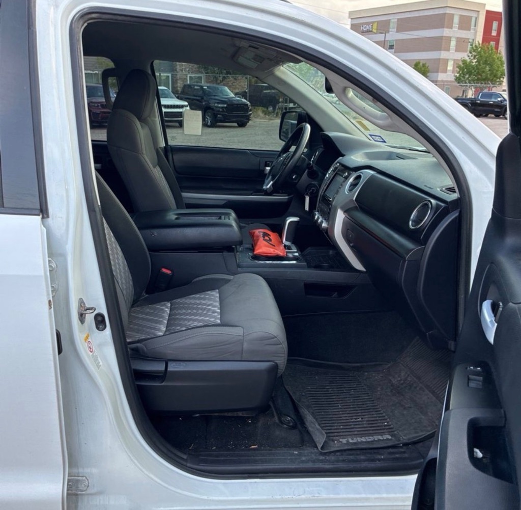 2019 Toyota Tundra SR5 - Photo 9