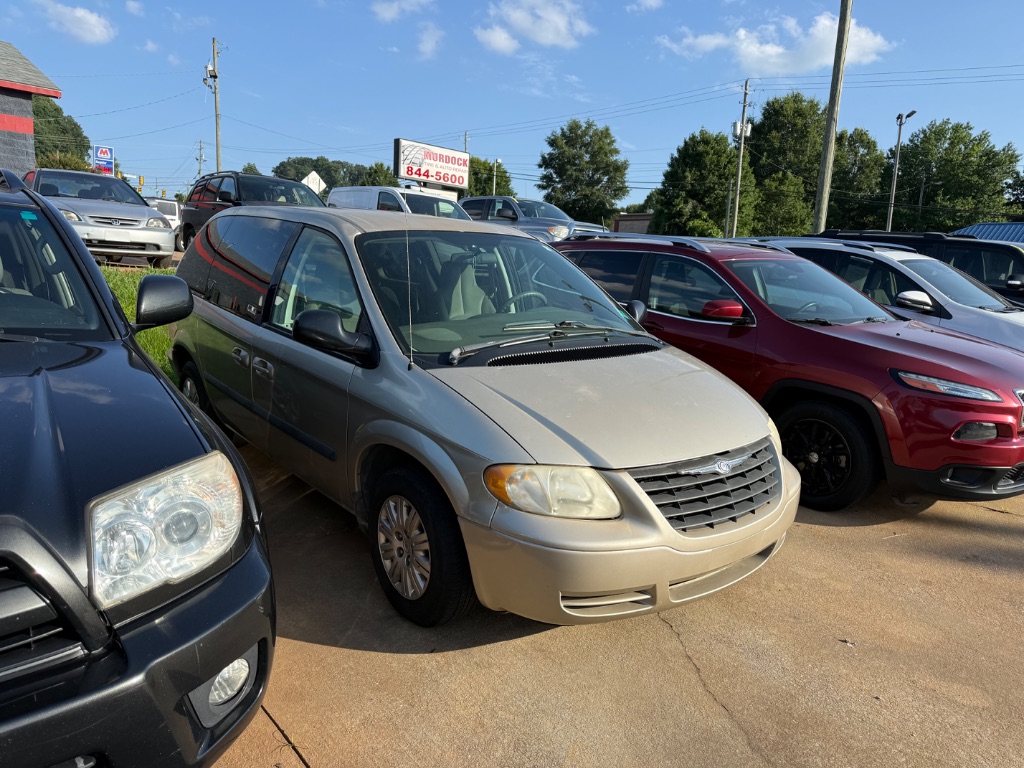 2005 Chrysler Town & Country SWB's photo