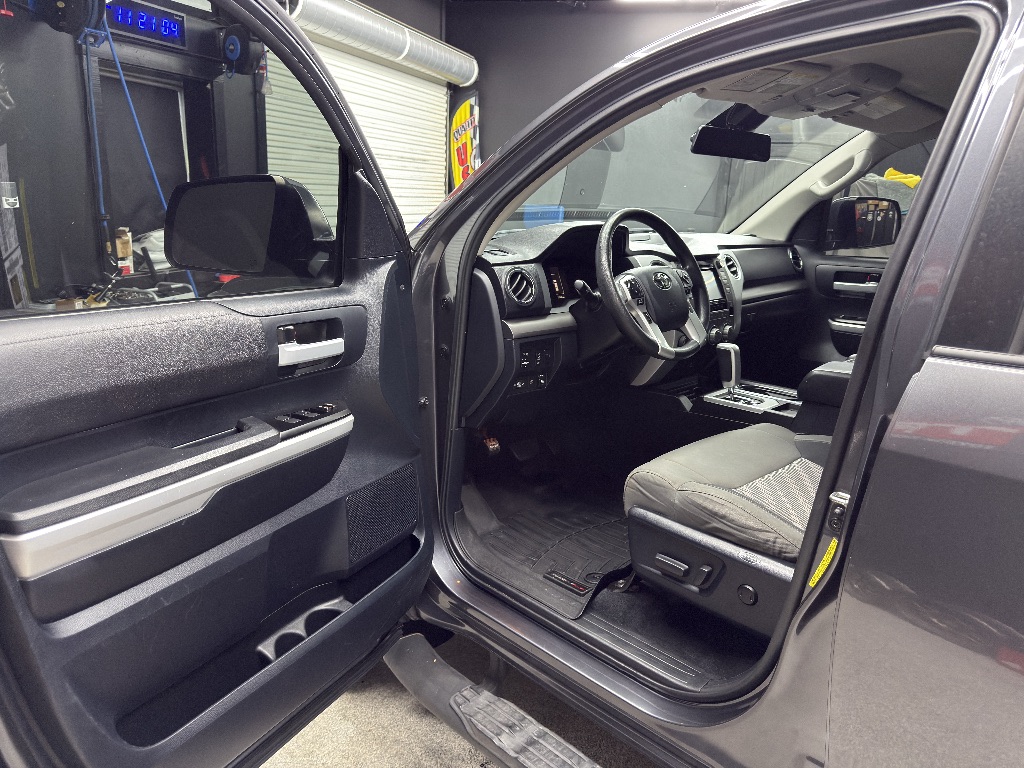 2018 Toyota Tundra SR5 - Photo 9