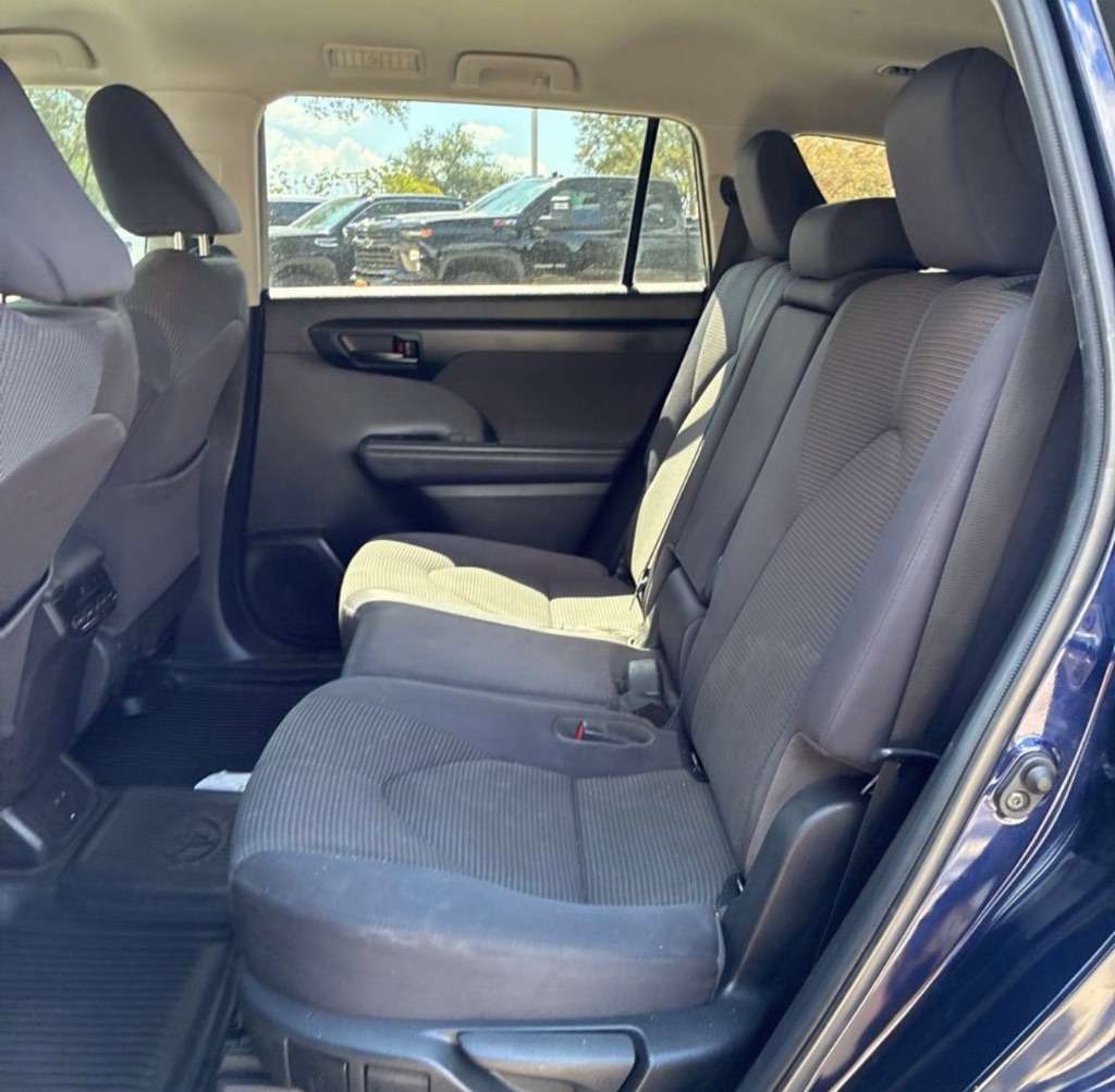 2022 Toyota Highlander LE - Photo 14