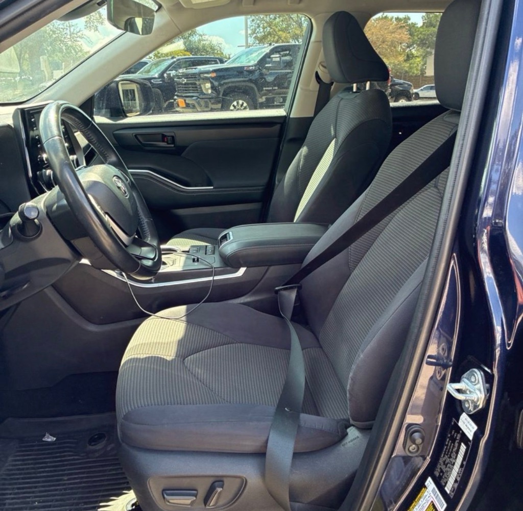 2022 Toyota Highlander LE - Photo 8
