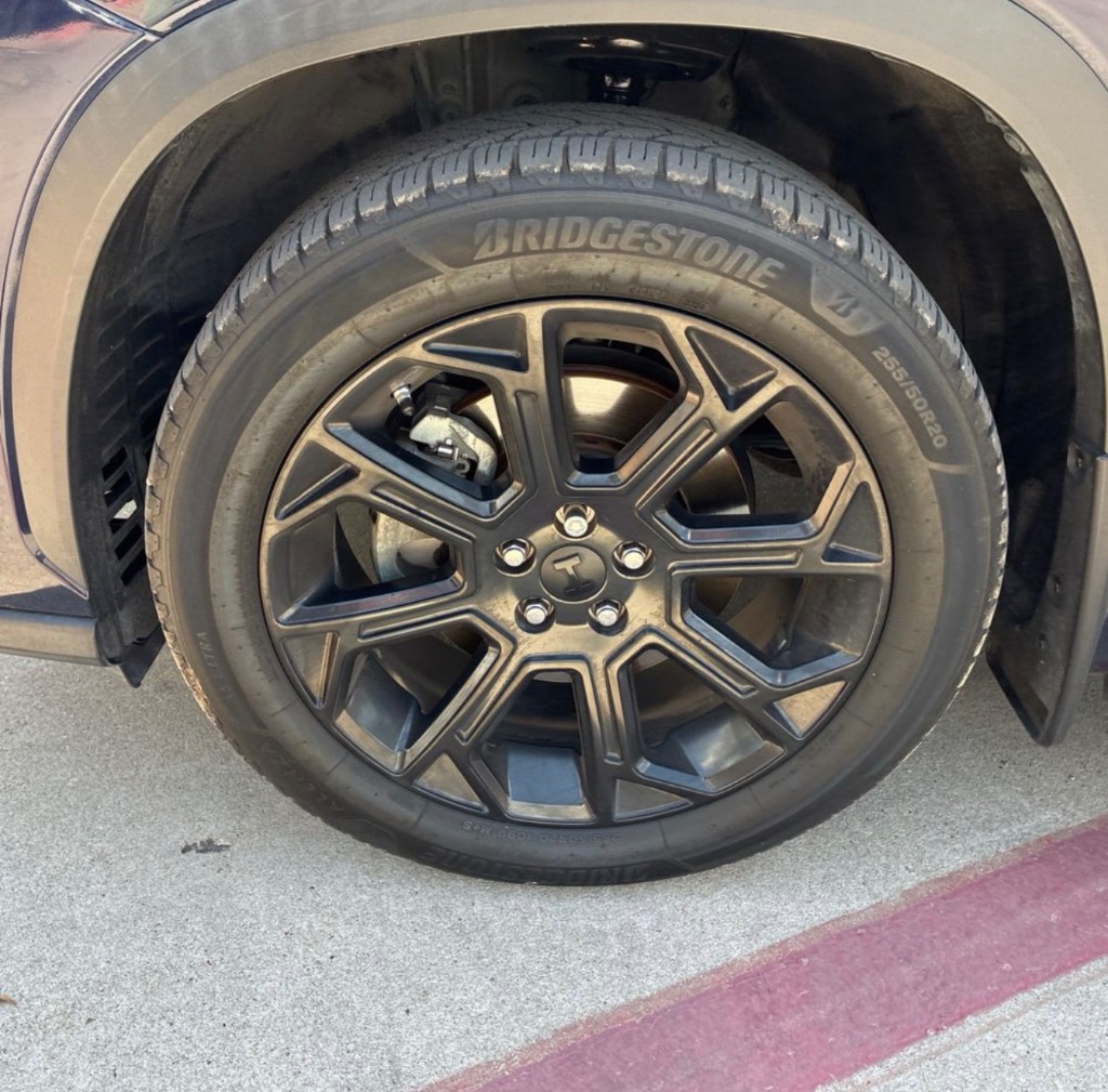 2022 Toyota Highlander LE - Photo 18