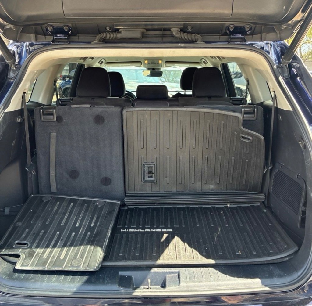2022 Toyota Highlander LE - Photo 15